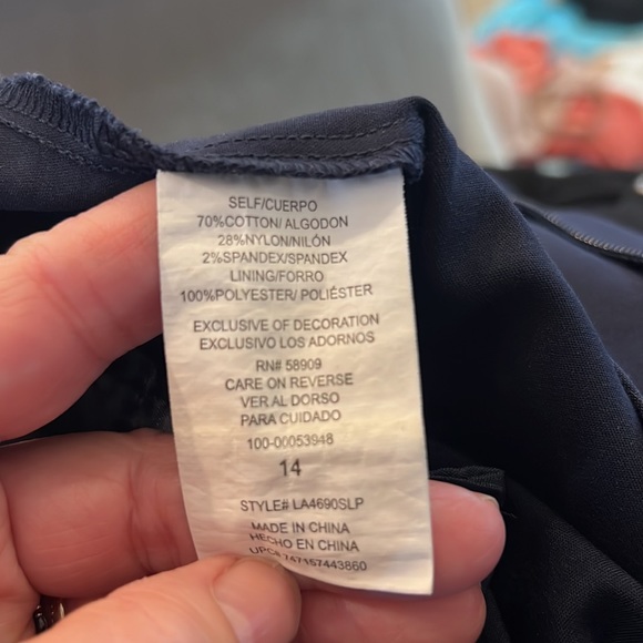 Gibson and Latimer Navy shorts with pockets - Picture 4 of 4